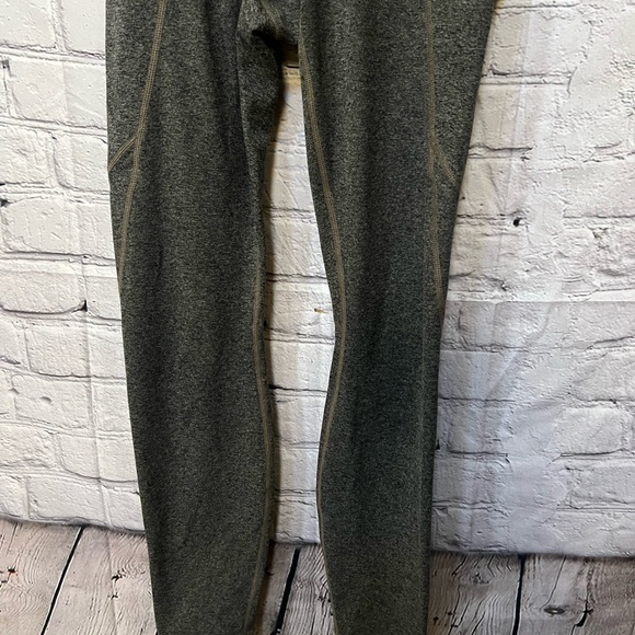 Athleta Salutation Stash Pocket 7/8 Tight in Powervita size xs - Picture 3 of 7